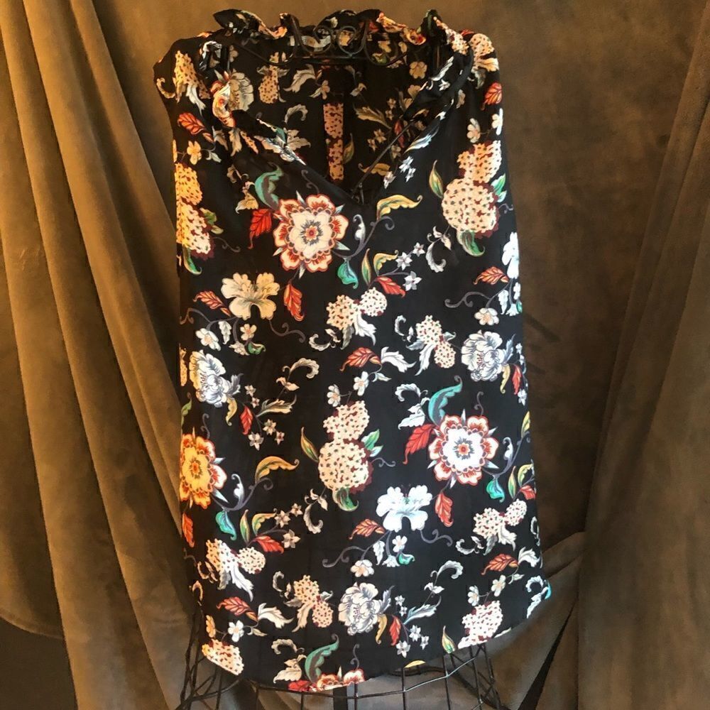 Violet + Claire sleeveless top. Sz Med